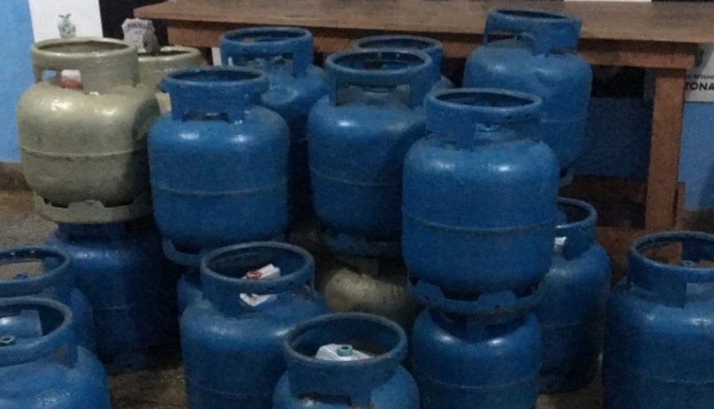Trio é preso após roubar 60 botijas de gás de distribuidora no Amazonas