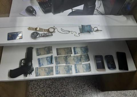 Trio é detido após roubar motorista de aplicativo com arma falsa em Manaus 