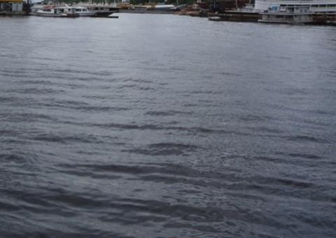 Corpo de venezuelano é encontrado boiando em porto de Manaus