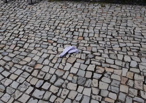 Máscaras de proteção são encontradas jogadas no chão e Prefeitura de Manaus alerta sobre descarte