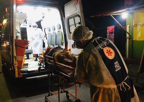 Em Manaus, homem leva 'surra' ao ser flagrado por parente cheirando solvente