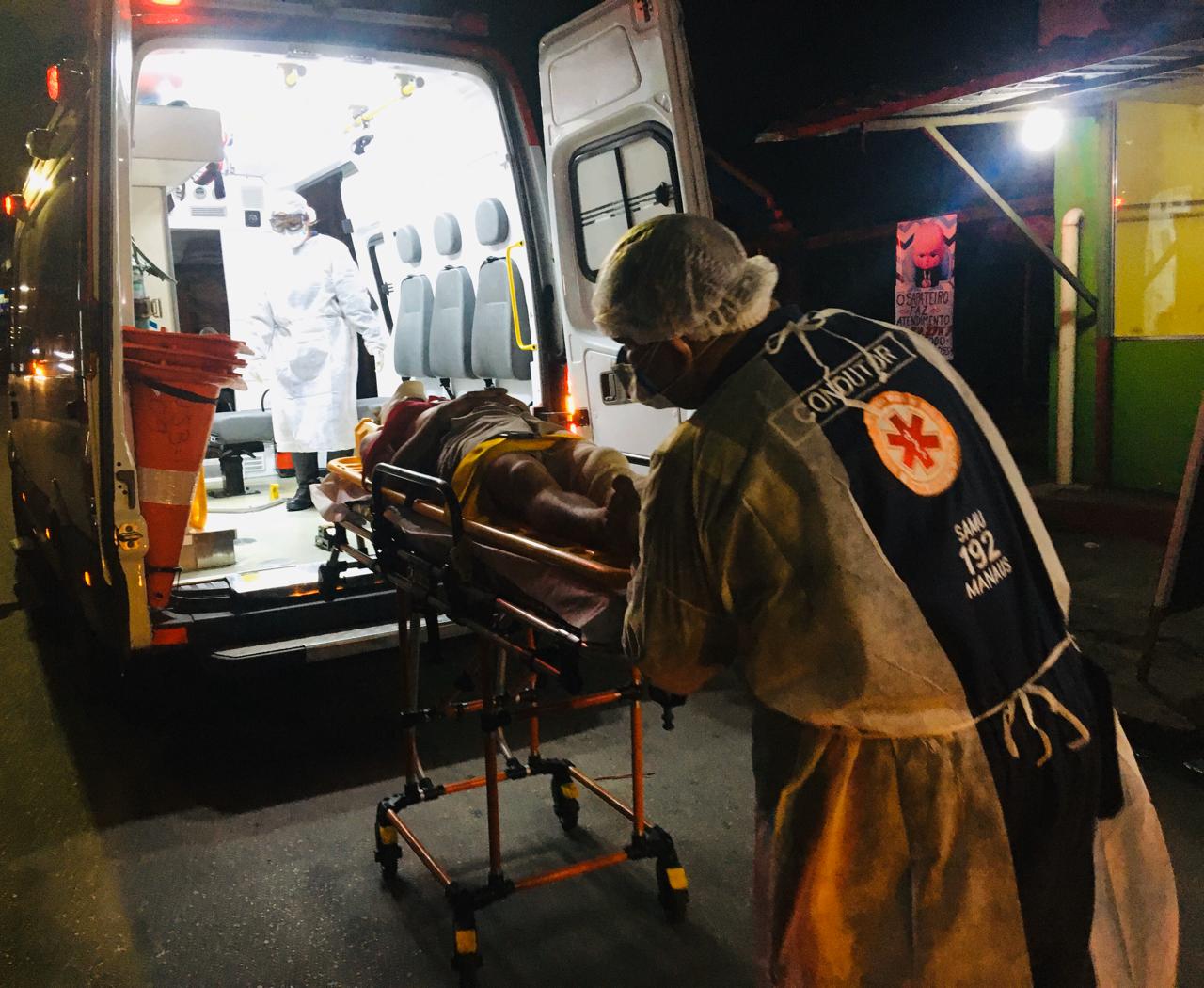 Em Manaus, homem leva 'surra' ao ser flagrado por parente cheirando solvente