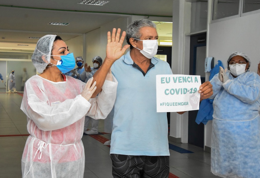 Em Manaus, 21 pessoas se recuperam da Covid-19 e deixam hospital de campanha