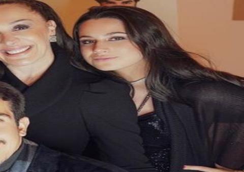 Claudia Raia e a família são diagnosticados com Covid-19 