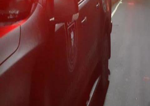 Homem é preso em igarapé de Manaus após arranhar viatura e 'peitar' policiais