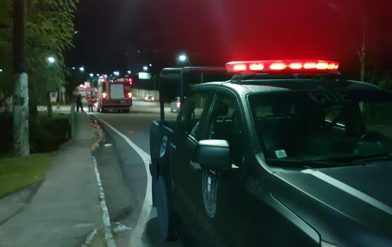 Homem é preso em igarapé de Manaus após arranhar viatura e 'peitar' policiais