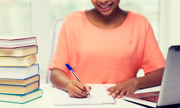 Governo oferece 30 mil bolsas para estudantes de graduação e do ensino médio