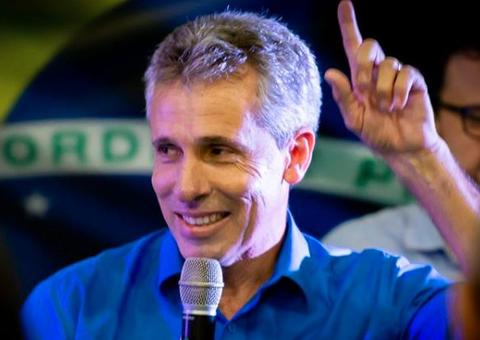 Amigo de Flávio Bolsonaro, deputado Gil Vianna morre de coronavírus no Rio de Janeiro