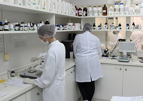 Ação judicial quer que Ufam antecipe colação de grau de finalistas do curso de farmácia