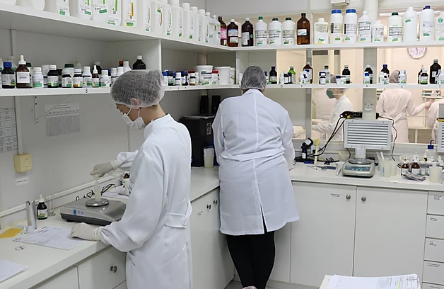 Ação judicial quer que Ufam antecipe colação de grau de finalistas do curso de farmácia