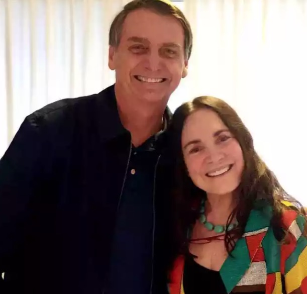 Regina Duarte deixa secretaria de Cultura 