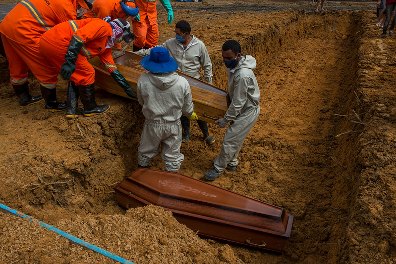 Com 13 mortes confirmadas por Covid-19, Manaus teve 67 enterros na terça-feira