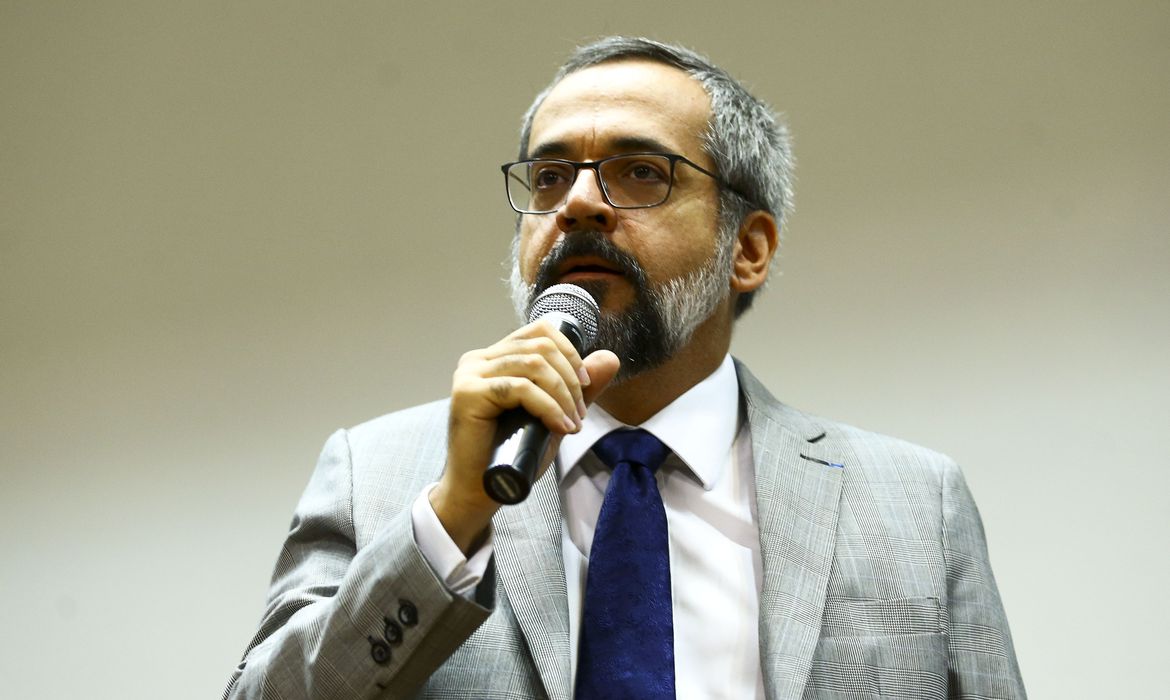 Weintraub sugere adiamento do Enem por até 60 dias