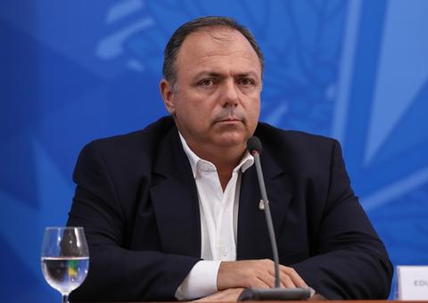 Bolsonaro diz que general vai ficar ‘por muito tempo’ no comando do Ministério da Saúde