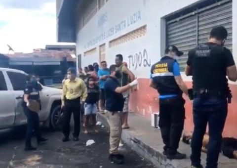 Durante discussão, homem mata colega com facada no peito em rua de Manaus