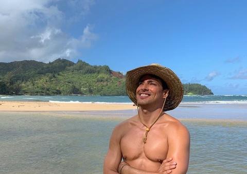 Cauã Reymond faz 40 anos e ganha declaração de Mariana Goldfarb