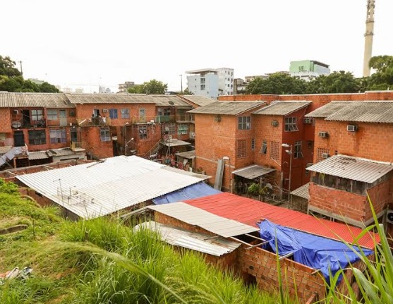 Casas irregulares em área do Prosamim são demolidas em Manaus 