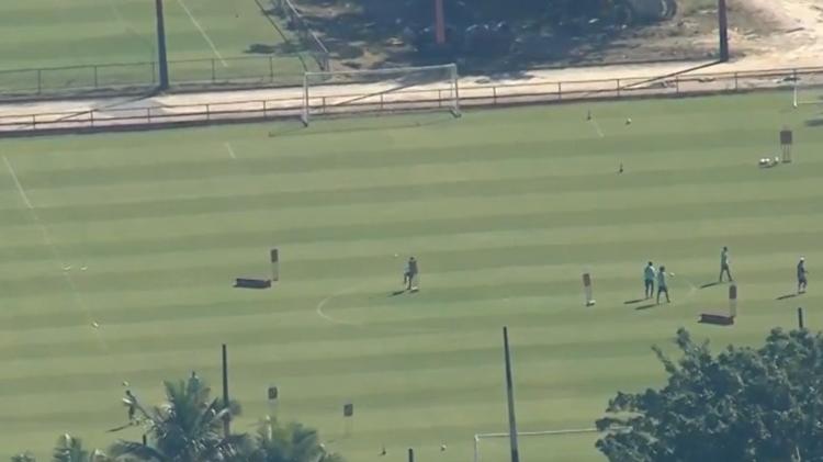 Descumprindo isolamento, jogadores do Flamengo são flagrados treinando no Ninho do Urubu 
