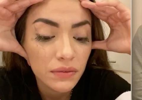 Youtuber Dani Russo chora ao fazer teste de gravidez durante live no Instagram