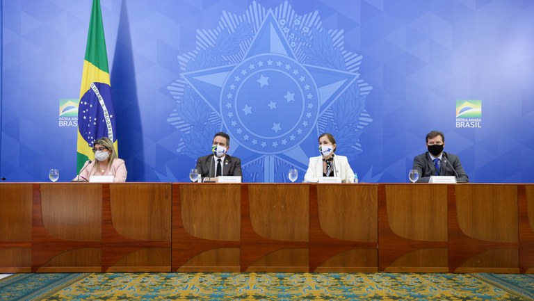 Uso da cloroquina dependerá de médico e paciente, diz Ministério da Saúde