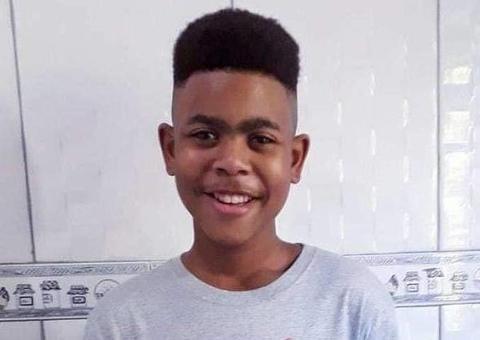 Casa onde menino de 14 anos foi morto tem cerca de 70 marcas de tiro