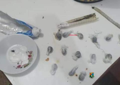 No Amazonas, mulher tenta entrar com drogas em carceragem de delegacia e acaba presa