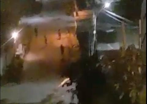 Moradores filmam momentos de terror durante tiroteio entre criminosos em Manaus