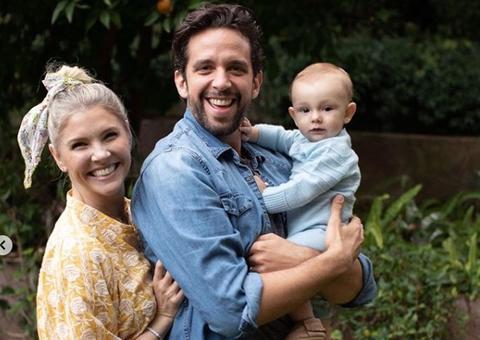 Internado, ator Nick Cordero piora e mulher chora: ‘as coisas estão indo ladeira abaixo’