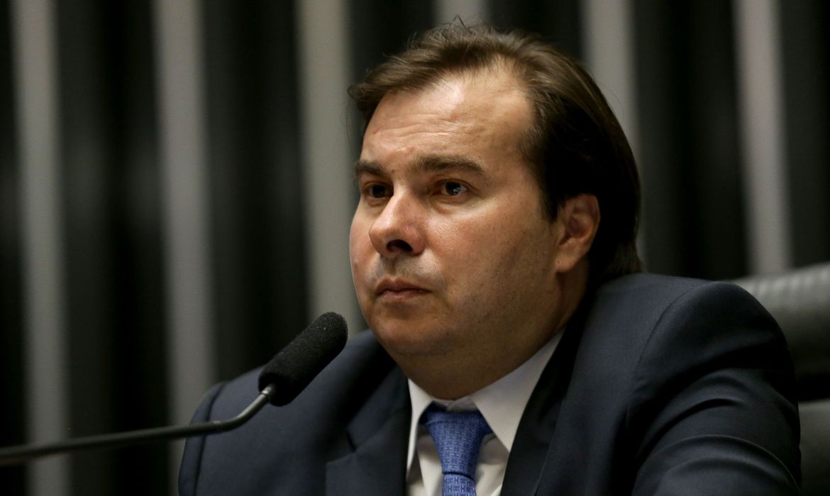 Congresso discute adiar eleições municipais para novembro ou dezembro, diz Maia 