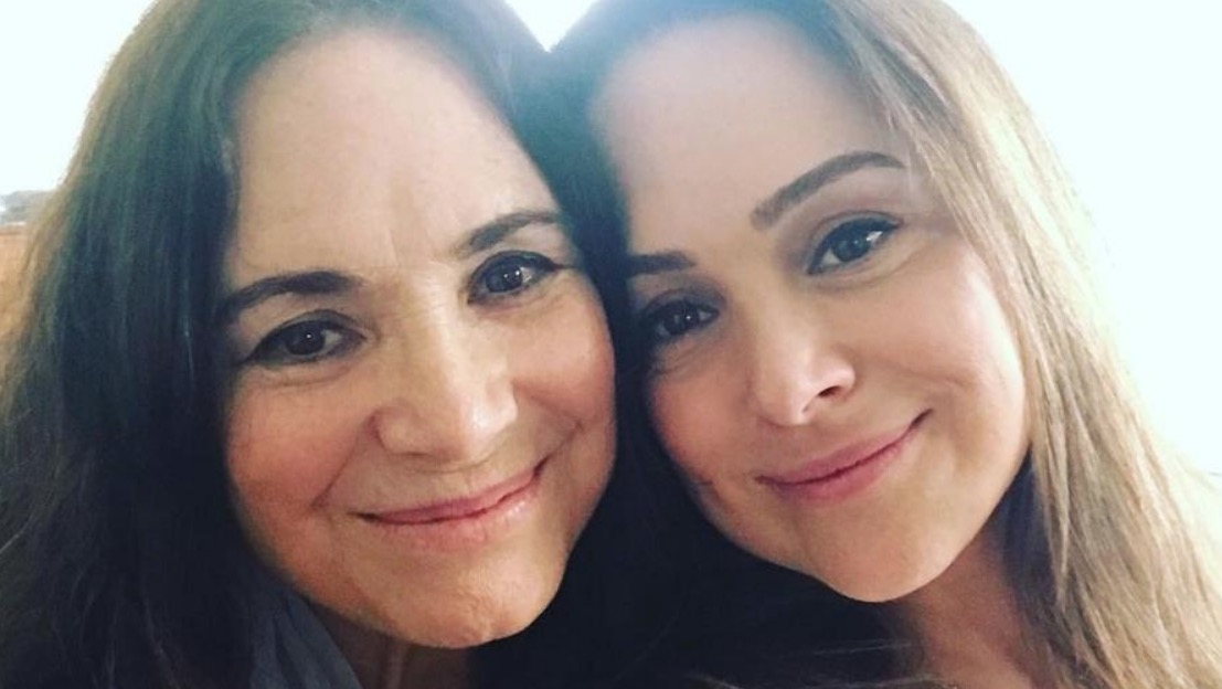 Gabriela Duarte faz carta aberta rejeitando posição política da mãe, Regina Duarte