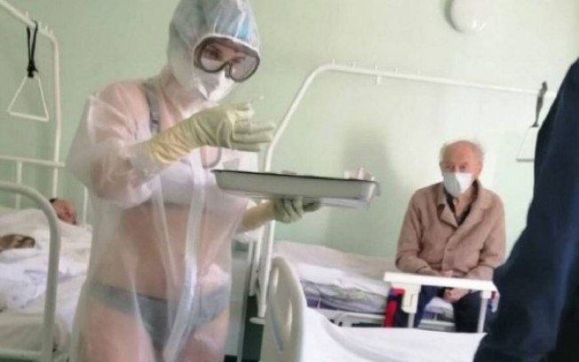 Enfermeira é suspensa por usar roupa íntima sob EPI transparente