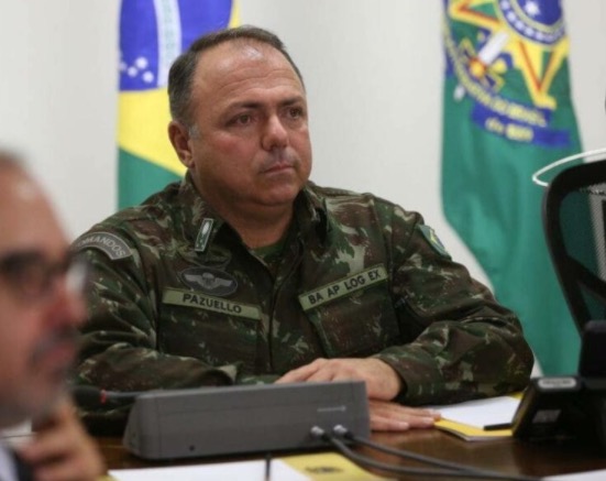 Ministro da Saúde causa polêmica ao nomear advogado de milicianos como assessor especial