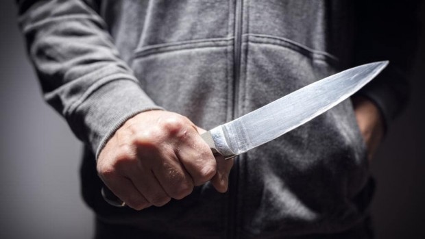 Em Manaus, cunhado esfaqueia homem na frente de casa durante confusão 