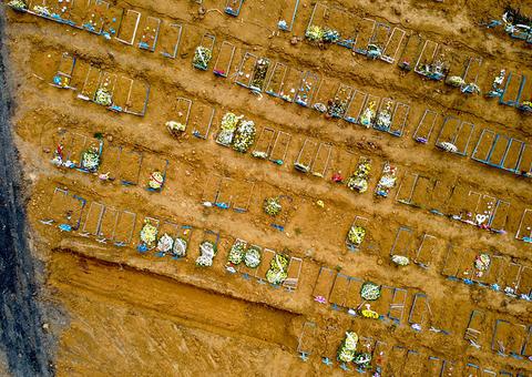 Manaus registra enterro de mais 13 vítimas da Covid-19 na quinta-feira