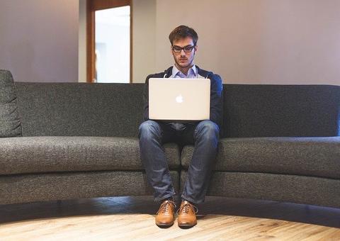 Falta de exercício durante home office pode causar prejuízos degenerativos nas articulações