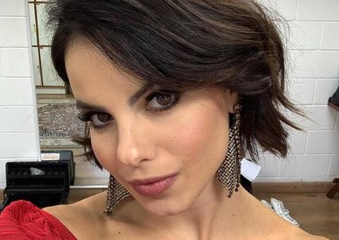 Sthefany Brito exibe barriga de grávida pela primeira vez 