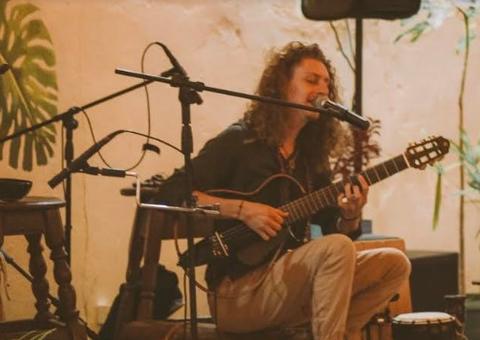 Nando Montenegro realiza live solidária neste sábado no Curupira