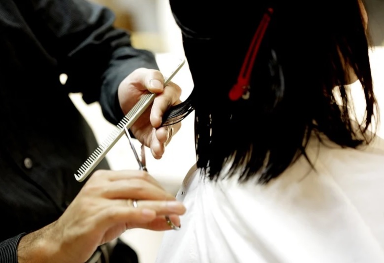 Em Manaus, desembargador suspende reabertura de salão da filha da vereadora Glória Carrate 