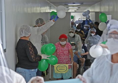 Seis idosos da Fundação Doutor Thomas curados da Covid-19 recebem alta 