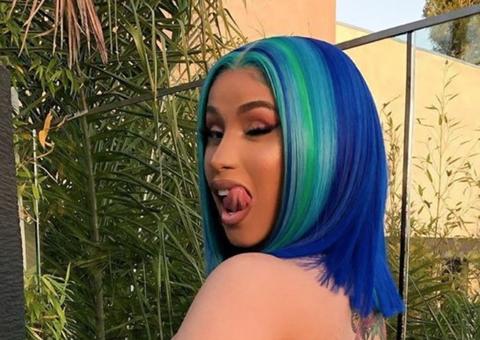 Cardi B dá agachada de fio-dental e atualiza definição de bumbum gigante