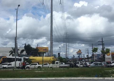 Manaus tem engarrafamento quilométrico em meio a 27 mil casos de Covid-19 no Amazonas