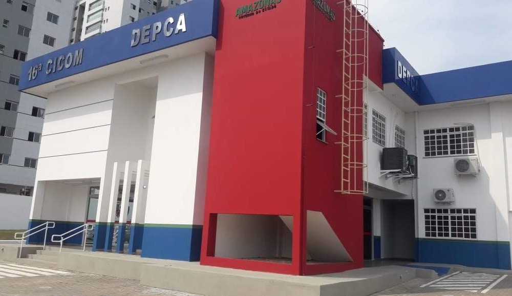 Homem é preso após jogar água fervendo em criança em Manaus