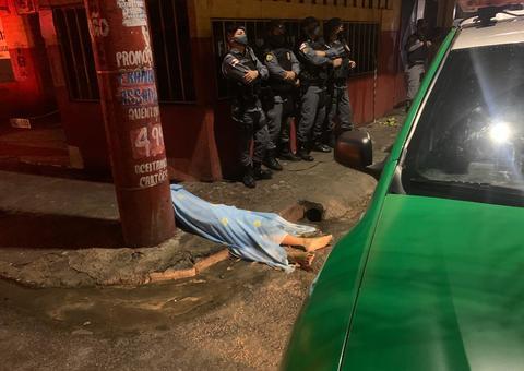Homem é brutalmente assassinado por dupla em área vermelha de Manaus
