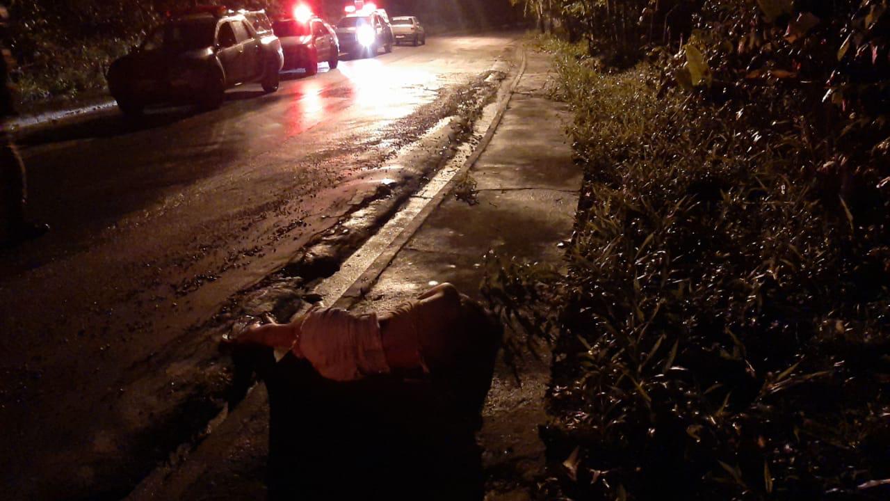 Adolescente é assassinada com tiros no rosto e jogada próximo a praia em Manaus