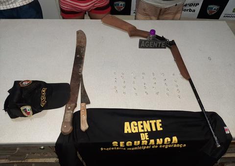 Armado com terçado e faca, trio é preso ao ser flagrado vendendo drogas no Amazonas