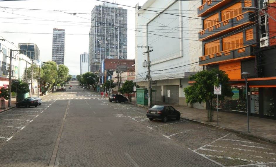 Governador do Amazonas anuncia previsão de abertura do comércio para 1º junho