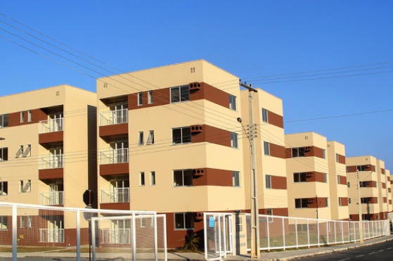 Em Manaus, homem é preso com armas escondidas dentro de condomínio