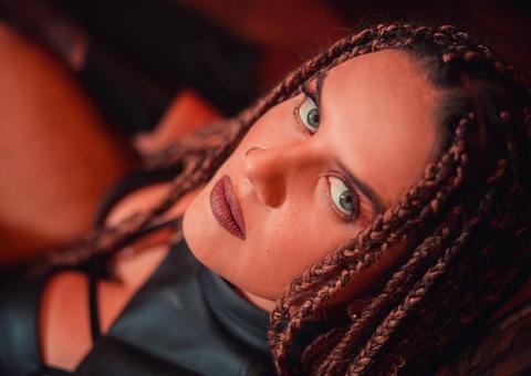 Márcia Novo realiza lives sobre causa indígena e traz reflexão em novo videoclipe