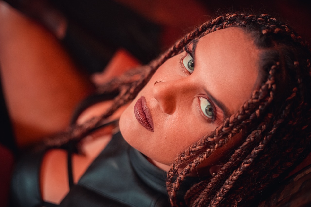 Márcia Novo realiza lives sobre causa indígena e traz reflexão em novo videoclipe