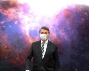 Universo paralelo. Esqueletos fardados saem do armário 